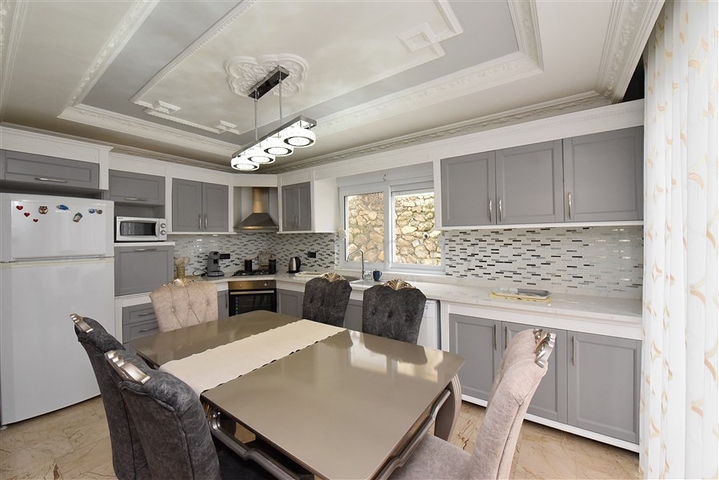 فيلا للبيع العاجل - اطلالة بحر - 3 غرف وصالة مفروشة - في كارجيجاك / الانيا 