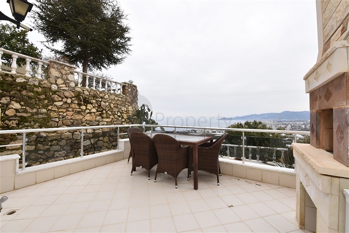 فيلا للبيع العاجل - اطلالة بحر - 3 غرف وصالة مفروشة - في كارجيجاك / الانيا 