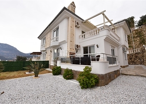 فيلا للبيع العاجل - اطلالة بحر - 3 غرف وصالة مفروشة - في كارجيجاك / الانيا 