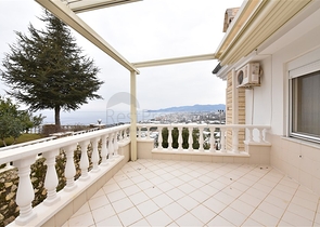 فيلا للبيع العاجل - اطلالة بحر - 3 غرف وصالة مفروشة - في كارجيجاك / الانيا 