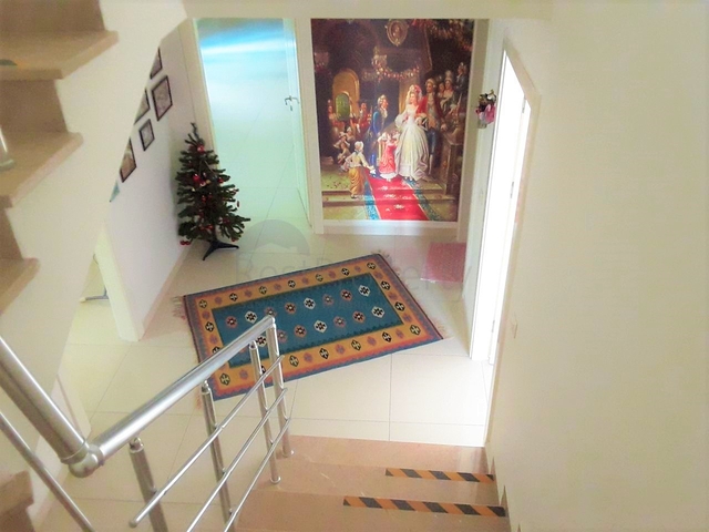 دوبلكس للبيع في كاستل - تصميم 4 غرف وصالة مفروشة - ضمن مجمع فاخر - في  كاستل / الانيا 