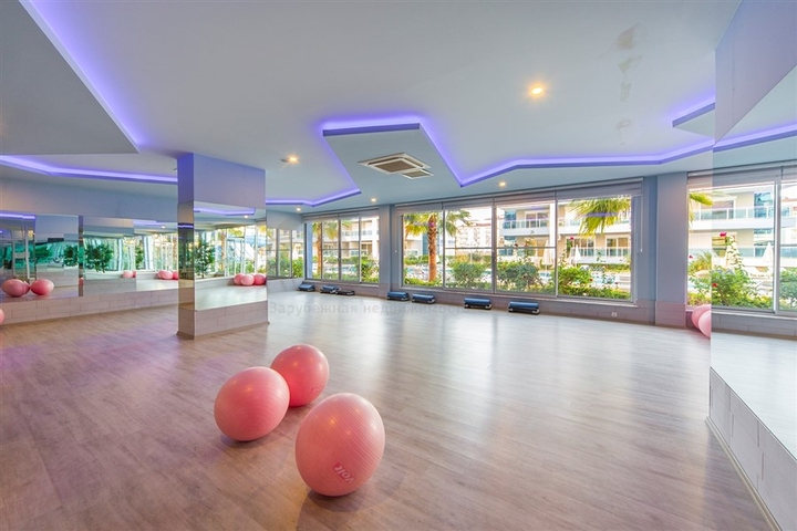 دوبلكس للبيع في كاستل - تصميم 4 غرف وصالة مفروشة - ضمن مجمع فاخر - في  كاستل / الانيا 