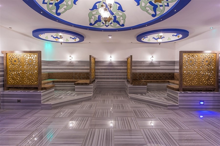 دوبلكس للبيع في كاستل - تصميم 4 غرف وصالة مفروشة - ضمن مجمع فاخر - في  كاستل / الانيا 