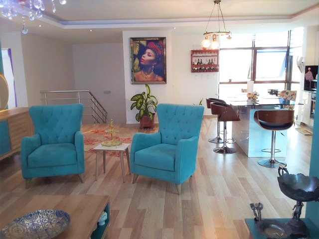 دوبلكس للبيع في كاستل - تصميم 4 غرف وصالة مفروشة - ضمن مجمع فاخر - في  كاستل / الانيا 