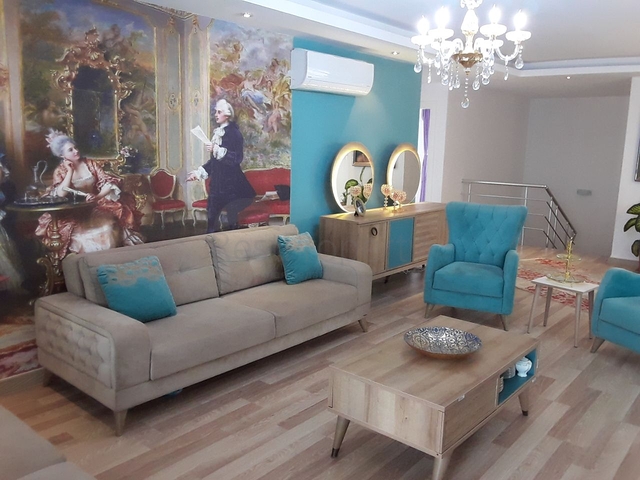 دوبلكس للبيع في كاستل - تصميم 4 غرف وصالة مفروشة - ضمن مجمع فاخر - في  كاستل / الانيا 