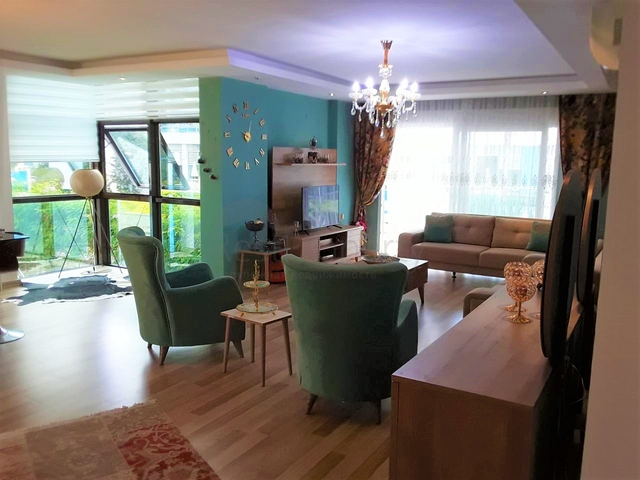 دوبلكس للبيع في كاستل - تصميم 4 غرف وصالة مفروشة - ضمن مجمع فاخر - في  كاستل / الانيا 