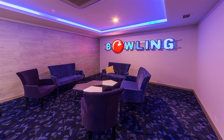 دوبلكس للبيع في كاستل - تصميم 4 غرف وصالة مفروشة - ضمن مجمع فاخر - في  كاستل / الانيا 