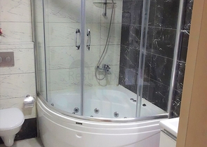 دوبلكس للبيع في كاستل - تصميم 4 غرف وصالة مفروشة - ضمن مجمع فاخر - في  كاستل / الانيا 