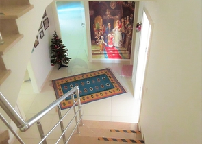 دوبلكس للبيع في كاستل - تصميم 4 غرف وصالة مفروشة - ضمن مجمع فاخر - في  كاستل / الانيا 