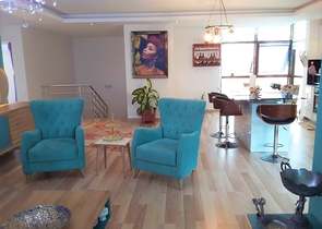 دوبلكس للبيع في كاستل - تصميم 4 غرف وصالة مفروشة - ضمن مجمع فاخر - في  كاستل / الانيا 