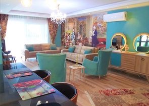 دوبلكس للبيع في كاستل - تصميم 4 غرف وصالة مفروشة - ضمن مجمع فاخر - في  كاستل / الانيا 