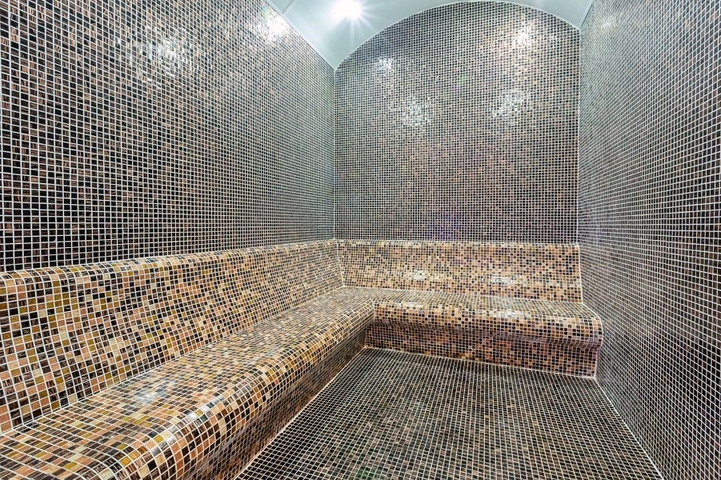 ضمن مجمع فاخر - شقة غرفتين وصالة مفروشة - في توسمور / الانيا 