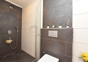 ضمن مجمع فاخر - شقة غرفتين وصالة مفروشة - في توسمور / الانيا 