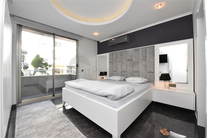 شقة مفروشة 3 غرف وصالة - مجمع بخدمات فاخرة - في اوبا / الانيا 