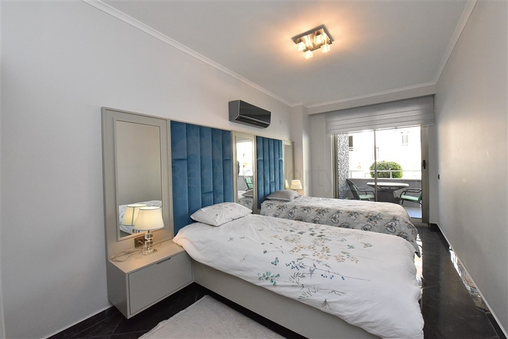 شقة مفروشة 3 غرف وصالة - مجمع بخدمات فاخرة - في اوبا / الانيا 