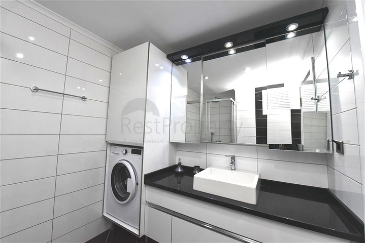 شقة مفروشة 3 غرف وصالة - مجمع بخدمات فاخرة - في اوبا / الانيا 