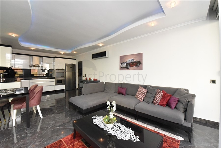 شقة مفروشة 3 غرف وصالة - مجمع بخدمات فاخرة - في اوبا / الانيا 