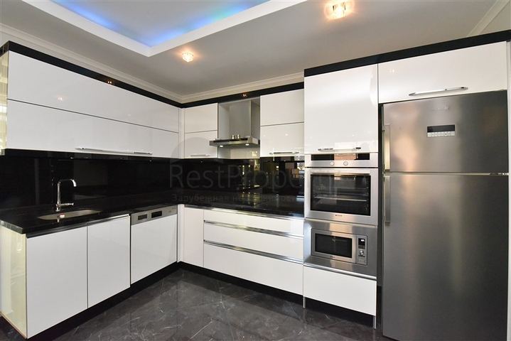 شقة مفروشة 3 غرف وصالة - مجمع بخدمات فاخرة - في اوبا / الانيا 