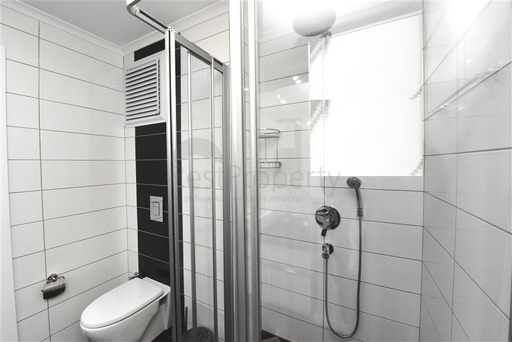 شقة مفروشة 3 غرف وصالة - مجمع بخدمات فاخرة - في اوبا / الانيا 