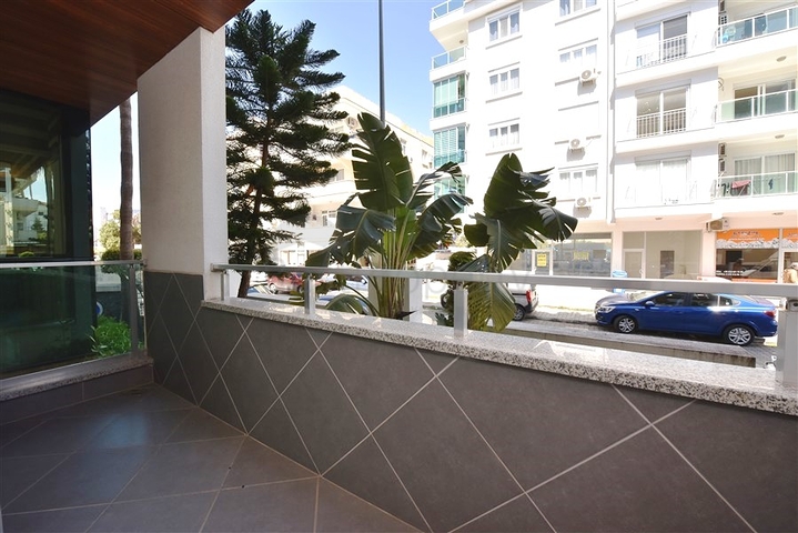 شقة مفروشة 3 غرف وصالة - مجمع بخدمات فاخرة - في اوبا / الانيا 