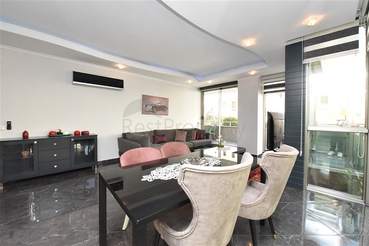 شقة مفروشة 3 غرف وصالة - مجمع بخدمات فاخرة - في اوبا / الانيا 