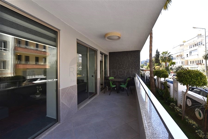 شقة مفروشة 3 غرف وصالة - مجمع بخدمات فاخرة - في اوبا / الانيا 