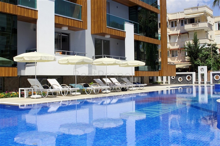 شقة مفروشة 3 غرف وصالة - مجمع بخدمات فاخرة - في اوبا / الانيا 