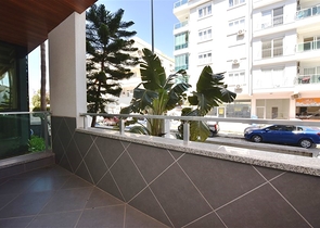 شقة مفروشة 3 غرف وصالة - مجمع بخدمات فاخرة - في اوبا / الانيا 