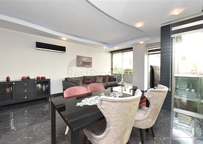 شقة مفروشة 3 غرف وصالة - مجمع بخدمات فاخرة - في اوبا / الانيا 