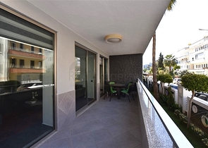 شقة مفروشة 3 غرف وصالة - مجمع بخدمات فاخرة - في اوبا / الانيا 