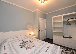 شقة مفروشة 3 غرف وصالة - مجمع بخدمات فاخرة - في اوبا / الانيا 