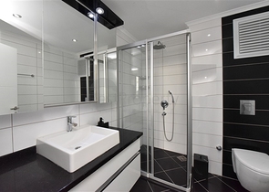 شقة مفروشة 3 غرف وصالة - مجمع بخدمات فاخرة - في اوبا / الانيا 