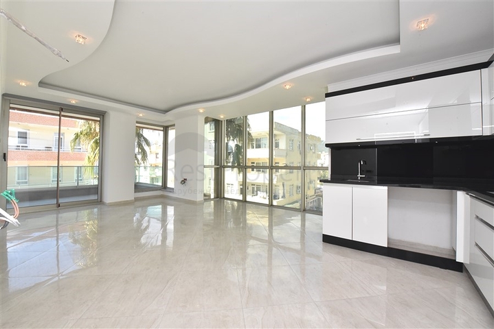 شقة واسعة 3 غرف وصالة - مجمع فاخر - في اوبا / الانيا 