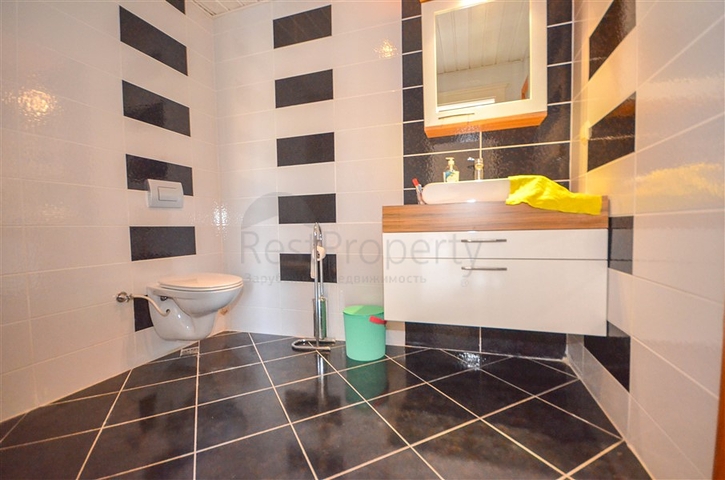 اطلالة بحر - دوبلكس واسعة 4 غرف وصالة - في محمودلار / الانيا 