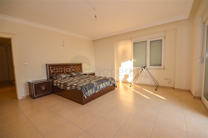 اطلالة بحر - دوبلكس واسعة 4 غرف وصالة - في محمودلار / الانيا 