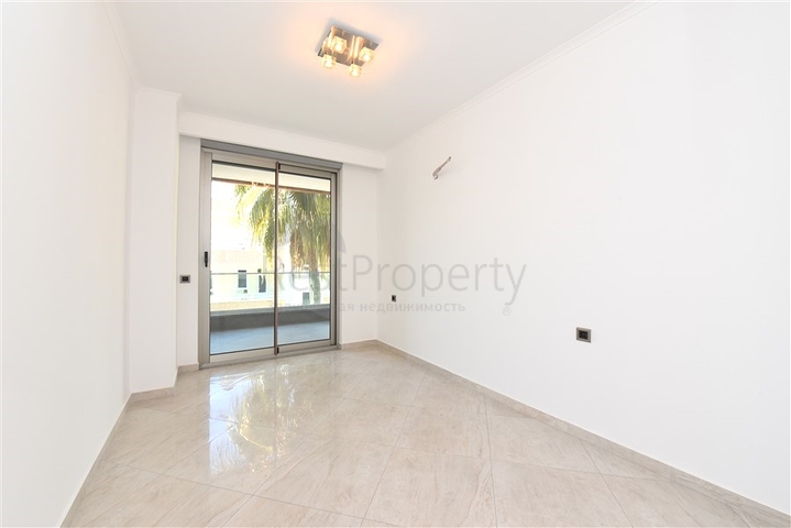 شقة غرفتين وصالة -ضمن مجمع فاخر قريب من البحر في اوبا / الانيا 