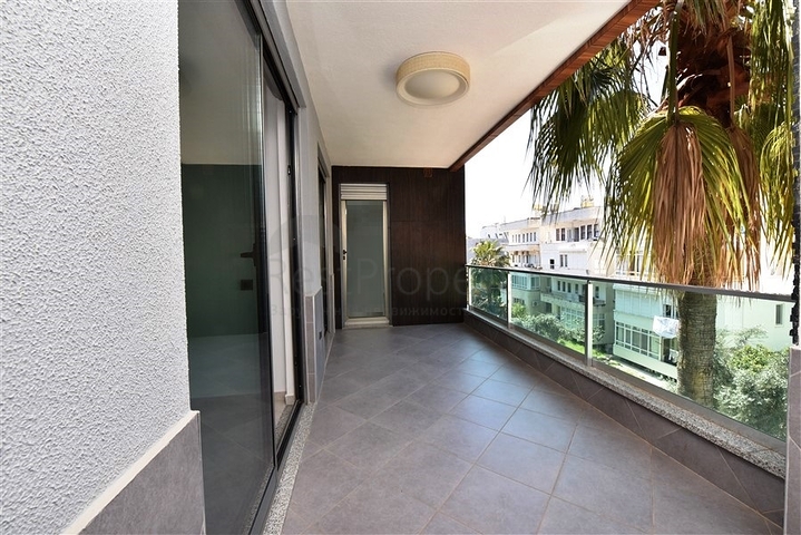 شقة غرفتين وصالة -ضمن مجمع فاخر قريب من البحر في اوبا / الانيا 