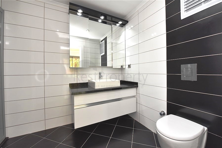 شقة غرفتين وصالة -ضمن مجمع فاخر قريب من البحر في اوبا / الانيا 