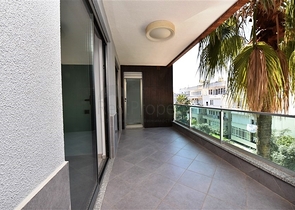 شقة غرفتين وصالة -ضمن مجمع فاخر قريب من البحر في اوبا / الانيا 