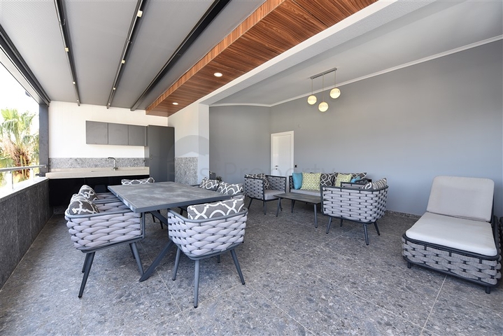 دوبلكس عائلية فاخرة - 4 غرف وصالة -ضمن مجمع حديث قريب من البحر - محمودلار / الانيا 