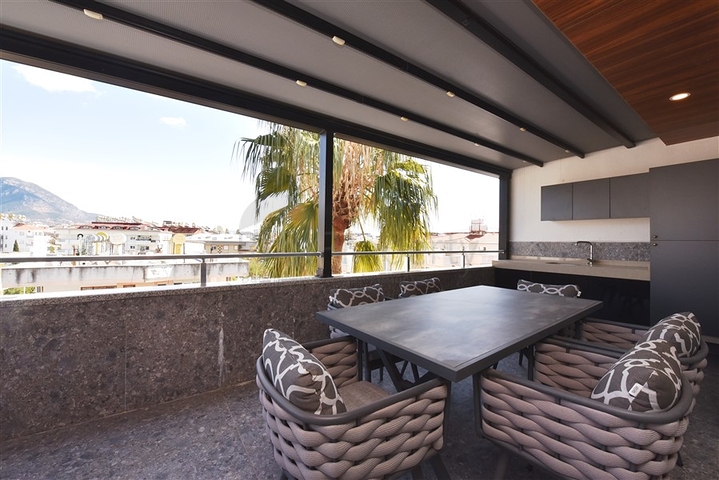 دوبلكس عائلية فاخرة - 4 غرف وصالة -ضمن مجمع حديث قريب من البحر - محمودلار / الانيا 