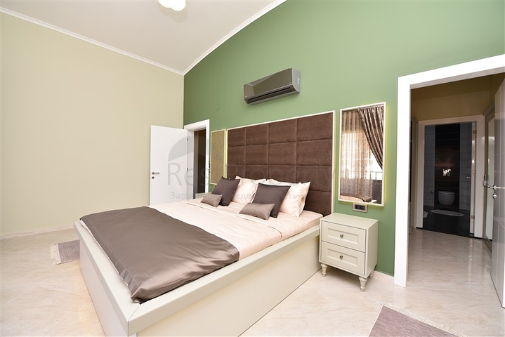 دوبلكس عائلية فاخرة - 4 غرف وصالة -ضمن مجمع حديث قريب من البحر - محمودلار / الانيا 