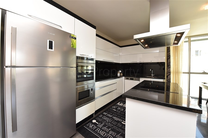 دوبلكس عائلية فاخرة - 4 غرف وصالة -ضمن مجمع حديث قريب من البحر - محمودلار / الانيا 