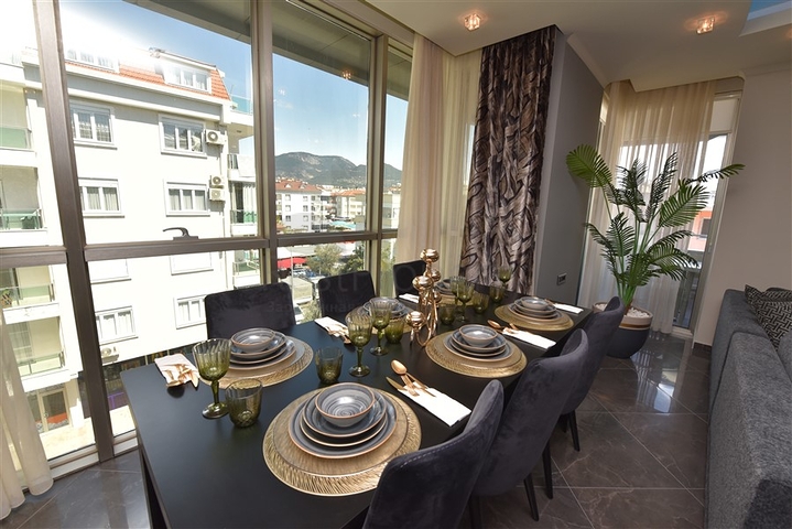 دوبلكس عائلية فاخرة - 4 غرف وصالة -ضمن مجمع حديث قريب من البحر - محمودلار / الانيا 