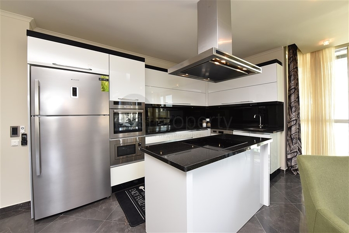 دوبلكس عائلية فاخرة - 4 غرف وصالة -ضمن مجمع حديث قريب من البحر - محمودلار / الانيا 