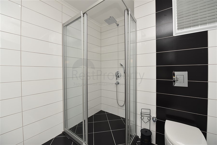 دوبلكس عائلية فاخرة - 4 غرف وصالة -ضمن مجمع حديث قريب من البحر - محمودلار / الانيا 