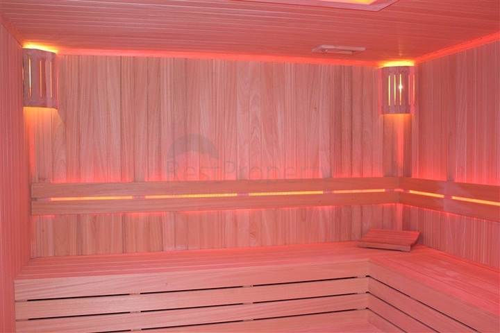 دوبلكس عائلية فاخرة - 4 غرف وصالة -ضمن مجمع حديث قريب من البحر - محمودلار / الانيا 