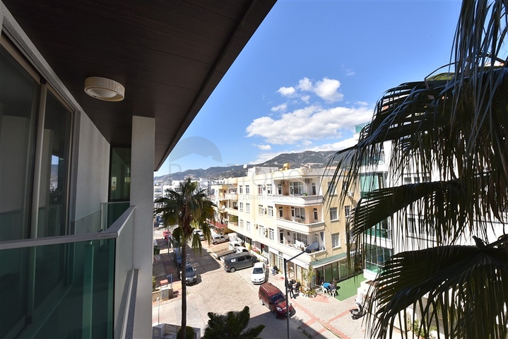 دوبلكس عائلية فاخرة - 4 غرف وصالة -ضمن مجمع حديث قريب من البحر - محمودلار / الانيا 