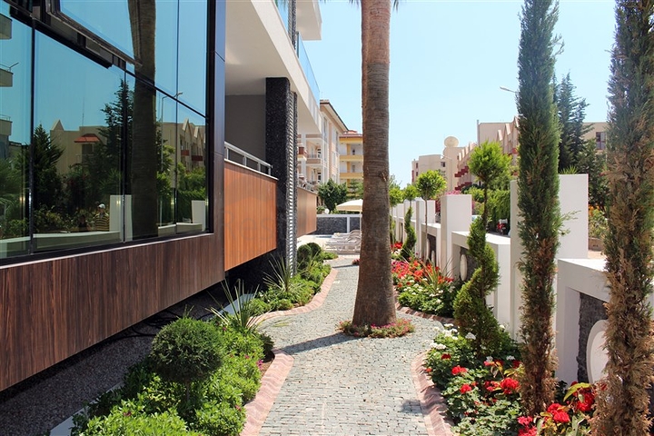 دوبلكس عائلية فاخرة - 4 غرف وصالة -ضمن مجمع حديث قريب من البحر - محمودلار / الانيا 