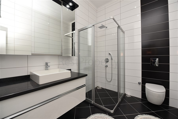 دوبلكس عائلية فاخرة - 4 غرف وصالة -ضمن مجمع حديث قريب من البحر - محمودلار / الانيا 